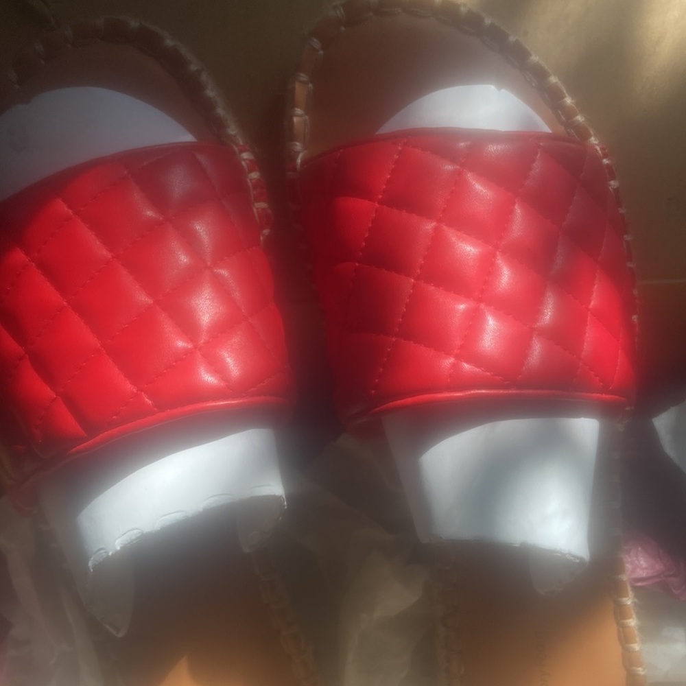 SUMMER RED, memory foam slides, euc/ size 11/ red with tan rattan trim/ cool🌹